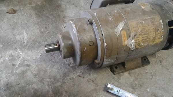 มอเตอร์เกียร์ทดDC ยี่ห้อ MIKI  ขนาด 200 W. อัตราที่ 25 : 1 แรงบิดสูง มีเอ็นโค้ดเดอร์นับรอบที่ส่วนท้าย