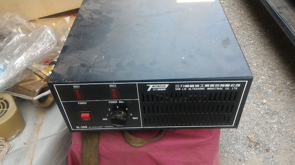 เครื่องสร้างคลื่นความถี่สูง ยี่ห้อ SAN-LIH ULTRASONIC เพื่อล้างทำความสะอาด