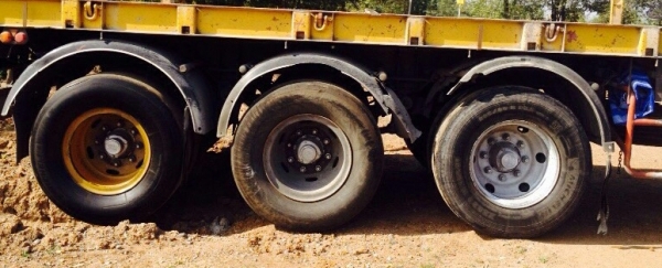 ขายราคา 285,000บ ต่อรองได้ หางพ่วงปี49 พื้นเรียบ 3เพาแท้ ยาว12เมตร สภาพดีเดิมๆสวยพร้อมวิ่งงาน ทะเบียนพร้อมโอน