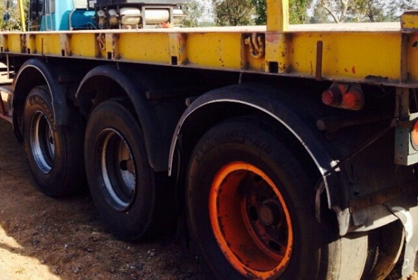 ขายราคา 285,000บ ต่อรองได้ หางพ่วงปี49 พื้นเรียบ 3เพาแท้ ยาว12เมตร สภาพดีเดิมๆสวยพร้อมวิ่งงาน ทะเบียนพร้อมโอน