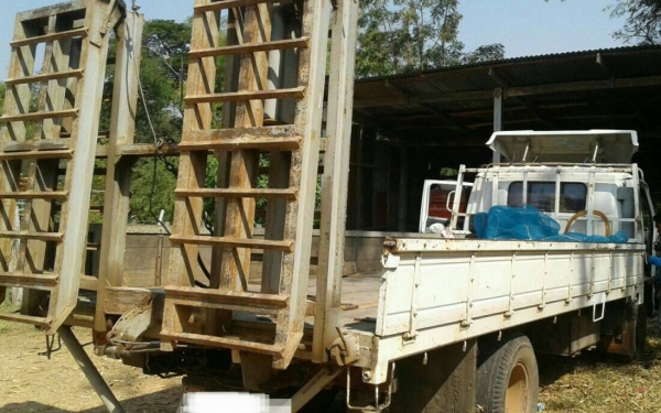 ISUZU NPR 115 HP 4BD1 รถบรรทุกหกล้อ กระบะเหล็กคาร์โก้ความยาว 5 เมตรมีหางพับขึ้นรถไถครบพร้อม ภายในเก๋งคอนโซลครบ พวงมาลัยเพาเวอร์ ช่วงล่างเดิมๆคัชซีไม่แตกไม่บวม ยาง 8.25 ขอบ 16 สภาพดีพร้อมใช้งาน เอกสารทะเบียนครบพร้อมโอน ราคาต่อรองได้ครับ