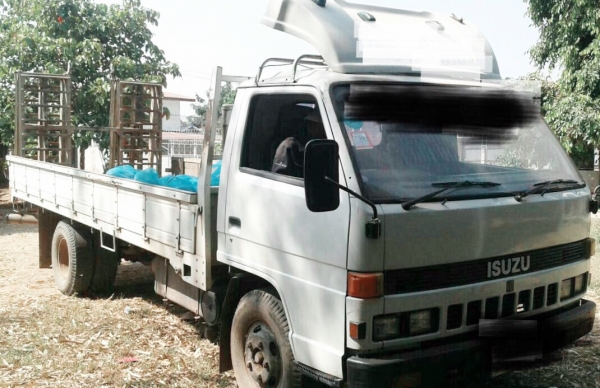 ISUZU NPR 115 HP 4BD1 รถบรรทุกหกล้อ กระบะเหล็กคาร์โก้ความยาว 5 เมตรมีหางพับขึ้นรถไถครบพร้อม ภายในเก๋งคอนโซลครบ พวงมาลัยเพาเวอร์ ช่วงล่างเดิมๆคัชซีไม่แตกไม่บวม ยาง 8.25 ขอบ 16 สภาพดีพร้อมใช้งาน เอกสารทะเบียนครบพร้อมโอน ราคาต่อรองได้ครับ ISUZU NPR 115 HP 4BD1 รถบรรทุกหกล้อ กระบะเหล็กคาร์โก้ความยาว 5 เมตรมีหางพับขึ้นรถไถครบพร้อม ภายในเก๋งคอนโซลครบ พวงมาลัยเพาเวอร์ ช่วงล่างเดิมๆคัชซีไม่แตกไม่บวม ยาง 8.25 ขอบ 16 สภาพดีพร้อมใช้งาน เอกสารทะเบียนครบพร้อมโอน ราคาต่อรองได้ครับ