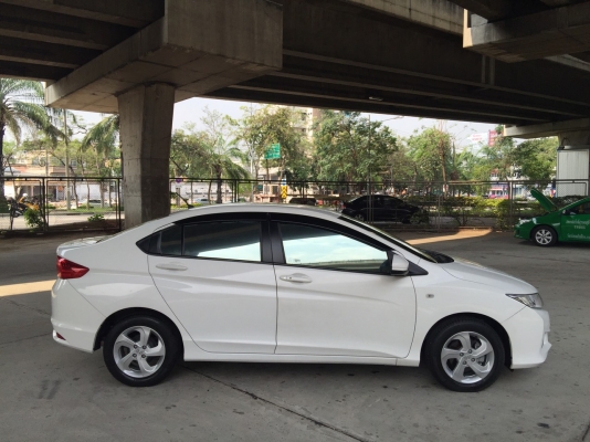 Honda New City 1.5V ปี 2014 รถมือเดียวสภาพใหม่ป้ายแดง ไมล์น้อย 27.xxx ก.ม ไม่มีชน พร้อมใช้งาน