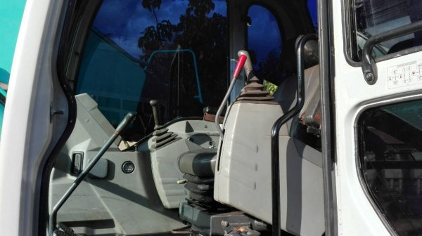 ขายรถแบคโฮ KOBELCO SK200-6 YN08 เอกสารเล่มทะเบียน ราคา 1300000