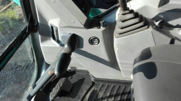 ขายรถแบคโฮ KOBELCO SK200-6 YN08 เอกสารเล่มทะเบียน ราคา 1300000