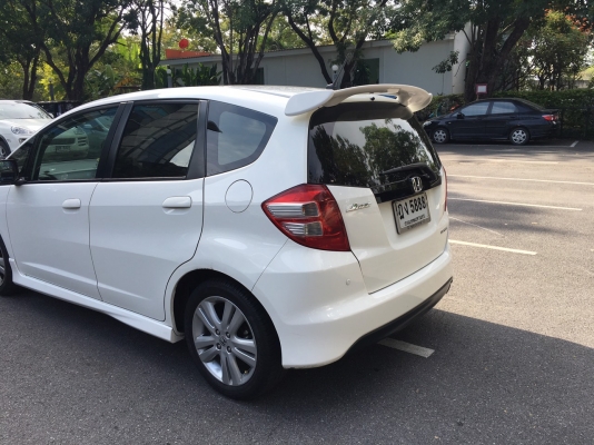 Honda Jazz 1.5SV ปี 2010 มือเดียว ติดแก๊ซแล้วถังโดนัท รถสวยสภาพพร้อมใช้งาน ไม่มีประวัติเชี่ยวชน อุปกรณ์ครบเอกสารพร้อมโอน
