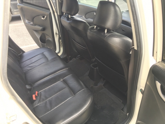 Honda Jazz 1.5SV ปี 2010 มือเดียว ติดแก๊ซแล้วถังโดนัท รถสวยสภาพพร้อมใช้งาน ไม่มีประวัติเชี่ยวชน อุปกรณ์ครบเอกสารพร้อมโอน