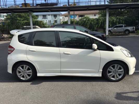 Honda Jazz 1.5SV ปี 2010 มือเดียว ติดแก๊ซแล้วถังโดนัท รถสวยสภาพพร้อมใช้งาน ไม่มีประวัติเชี่ยวชน อุปกรณ์ครบเอกสารพร้อมโอน