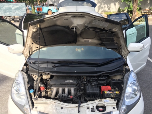 Honda Jazz 1.5SV ปี 2010 มือเดียว ติดแก๊ซแล้วถังโดนัท รถสวยสภาพพร้อมใช้งาน ไม่มีประวัติเชี่ยวชน อุปกรณ์ครบเอกสารพร้อมโอน