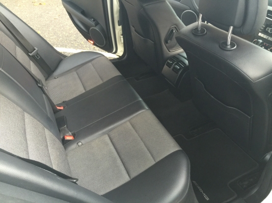 Benz C180 ปี 2011 รถมือเดียว อุปกรณ์ครบเอกสารพร้อมโอน