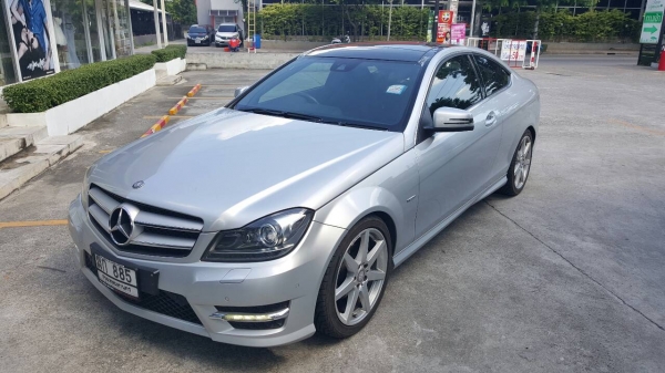 Benz C180 Coupe ปี 2012 รถมือเดียว สภาพป้ายแดง ไมล์แท้วิ่งน้อย อุปกรณ์ครบเอกสารพร้อมโอน