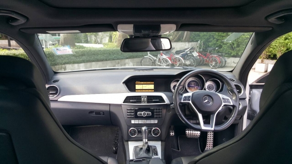Benz C180 Coupe ปี 2012 รถมือเดียว สภาพป้ายแดง ไมล์แท้วิ่งน้อย อุปกรณ์ครบเอกสารพร้อมโอน