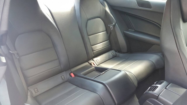 Benz C180 Coupe ปี 2012 รถมือเดียว สภาพป้ายแดง ไมล์แท้วิ่งน้อย อุปกรณ์ครบเอกสารพร้อมโอน