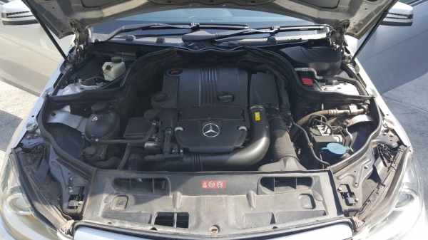 Benz C180 Coupe ปี 2012 รถมือเดียว สภาพป้ายแดง ไมล์แท้วิ่งน้อย อุปกรณ์ครบเอกสารพร้อมโอน