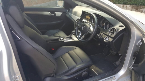 Benz C180 Coupe ปี 2012 รถมือเดียว สภาพป้ายแดง ไมล์แท้วิ่งน้อย อุปกรณ์ครบเอกสารพร้อมโอน