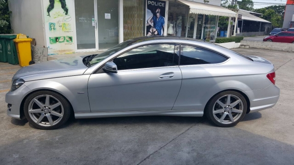 Benz C180 Coupe ปี 2012 รถมือเดียว สภาพป้ายแดง ไมล์แท้วิ่งน้อย อุปกรณ์ครบเอกสารพร้อมโอน