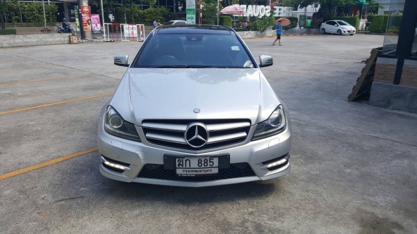 Benz C180 Coupe ปี 2012 รถมือเดียว สภาพป้ายแดง ไมล์แท้วิ่งน้อย อุปกรณ์ครบเอกสารพร้อมโอน