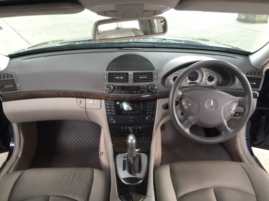 Benz E-240 โฉม W211 ปี 2003 รถมือเดียวสวยมาก ไม่เคยมีประวัติเชียวชน เดิมทั้งคัน อุปกรณ์ครบเอกสารพร้อมโอน