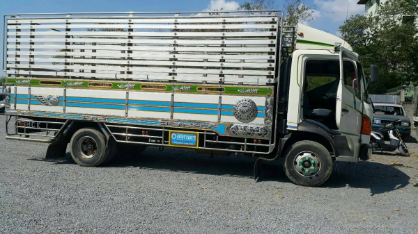 หกล้อ ฮีโน่ FC9J145ปี52 ซี่รี่ 500 ช่วงยาว 5.50ม กะบะมีเนียมทั้งลูก สภาพดีสวยบางเดิม ทะเบียนพร้อมโอน