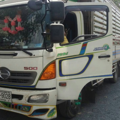 หกล้อ ฮีโน่ FC9J145ปี52 ซี่รี่ 500 ช่วงยาว 5.50ม กะบะมีเนียมทั้งลูก สภาพดีสวยบางเดิม ทะเบียนพร้อมโอน