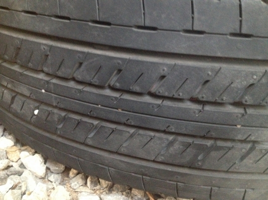 ขายล้อกะทะ revo ป้ายแดงขอบ 15 พร้อมยาง bridgestone ตุ่มมีทุกเส้น ปี 15