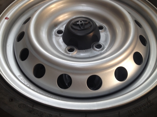 ขายล้อกะทะ revo ป้ายแดงขอบ 15 พร้อมยาง bridgestone ตุ่มมีทุกเส้น ปี 15