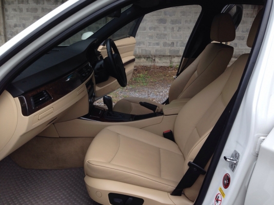 BMW 318 i-SE ปี 2009 (รถศูนย์) รถสวยสภาพนางฟ้า อุปกรณ์ครบ เอกสารพร้อมโอน BMW 318 i-SE ปี 2009 (รถศูนย์) รถสวยสภาพนางฟ้า อุปกรณ์ครบ เอกสารพร้อมโอน