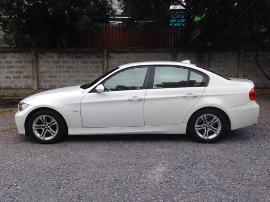 BMW 318 i-SE ปี 2009 (รถศูนย์) รถสวยสภาพนางฟ้า อุปกรณ์ครบ เอกสารพร้อมโอน BMW 318 i-SE ปี 2009 (รถศูนย์) รถสวยสภาพนางฟ้า อุปกรณ์ครบ เอกสารพร้อมโอน