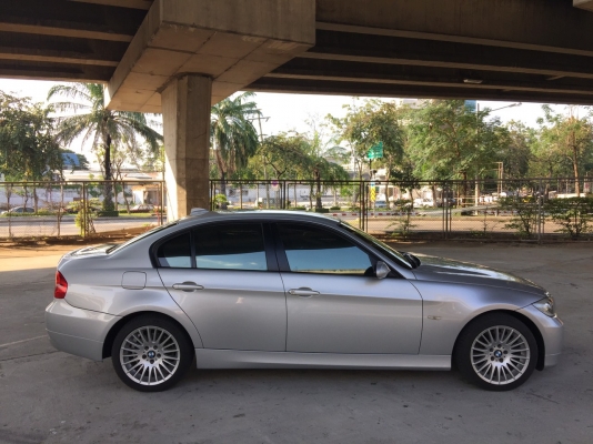 BMW 320D ปี 2009 มือเดียวออกศูนย์ไทย รถสวยมาก ไมล์แท้ใช้น้อย 73.xxx ก.ม อุปกรณ์ครบเอกสารพร้อมโอน