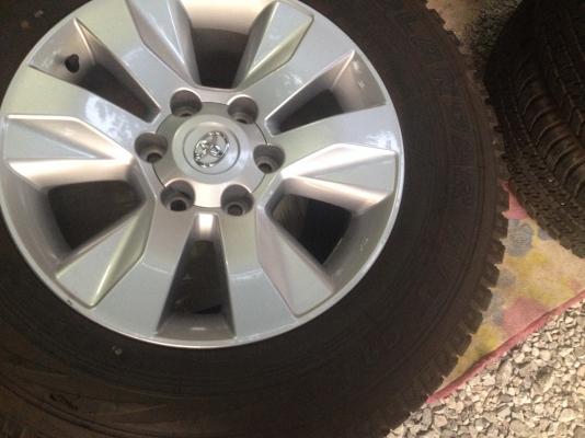 ขายล้อแม็กป้ายแดง TOYOTA REVO พร้อมยาง YOKOHAMA ขอบ 17 สภาพใหม่มากๆ