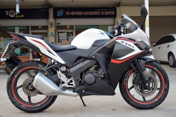 Honda Cbr 150i สีขาว ปี 54 สภาพสวย ๆ เดิม ๆ ราคา เบา ๆ