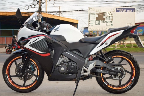 Honda Cbr 150i สีขาว ปี 54 สภาพสวย ๆ เดิม ๆ ราคา เบา ๆ