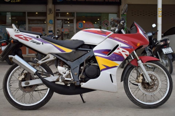 Honda Ls125 สี ขาว-แดง สภาพ เดิม ๆ ราคา เบา ๆ Honda Ls125 สี ขาว-แดง สภาพ เดิม ๆ ราคา เบา ๆ