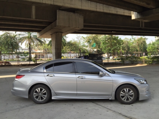 Honda Accord 2.0E ปี 2011 รถมือเดียวสภาพพร้อมใช้งาน อุปกรณ์ครบ เอกสารพร้อมโอน