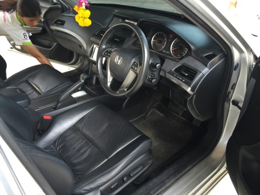 Honda Accord 2.0E ปี 2011 รถมือเดียวสภาพพร้อมใช้งาน อุปกรณ์ครบ เอกสารพร้อมโอน