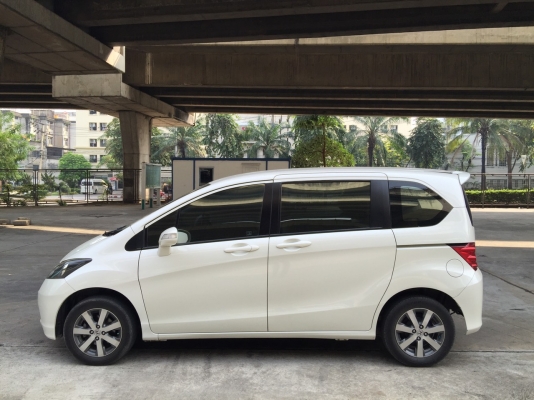 Honda Freed 1.5E ปี 2011 รถมือเดียวสวยกริ๊บ ไม่เคยเชี่ยวชน ประวัติดี อุปกรณ์ครบ พร้อมโอน