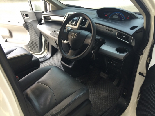 Honda Freed 1.5E ปี 2011 รถมือเดียวสวยกริ๊บ ไม่เคยเชี่ยวชน ประวัติดี อุปกรณ์ครบ พร้อมโอน