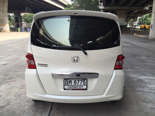 Honda Freed 1.5E ปี 2011 รถมือเดียวสวยกริ๊บ ไม่เคยเชี่ยวชน ประวัติดี อุปกรณ์ครบ พร้อมโอน