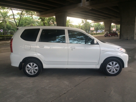 Toyota Avanza 1.5 E ปี 2011 รถมือเดียว ไม่เคยเชี่ยวชน ประวัติดี อุปกรณ์ครบ พร้อมโอน