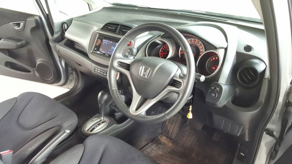 ท็อปสุด Honda Jazz 1.5SV Japan ปี 2012 ตัวนอกนำเข้าจากญี่ปุ่นทั้งคัน ออฟชั่นเต็ม อุปกรณ์ครบเอกสารพร้อมโอน