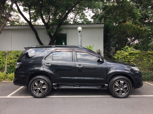 Fortuner 3.0 v ปี 2012 รถมือเดียวสวยจัด ไมล์วิ่งน้อย มาดูตัวจริงแล้วรับรองไม่ผิดหวัง