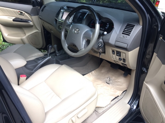 Fortuner 3.0 v ปี 2012 รถมือเดียวสวยจัด ไมล์วิ่งน้อย มาดูตัวจริงแล้วรับรองไม่ผิดหวัง