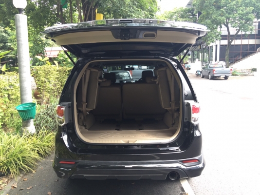 Fortuner 3.0 v ปี 2012 รถมือเดียวสวยจัด ไมล์วิ่งน้อย มาดูตัวจริงแล้วรับรองไม่ผิดหวัง
