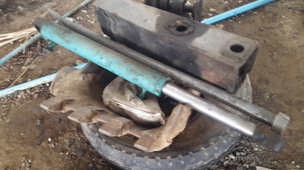 ขาย Komatsu PC50UU-1 พร้อมมือคีบไม้