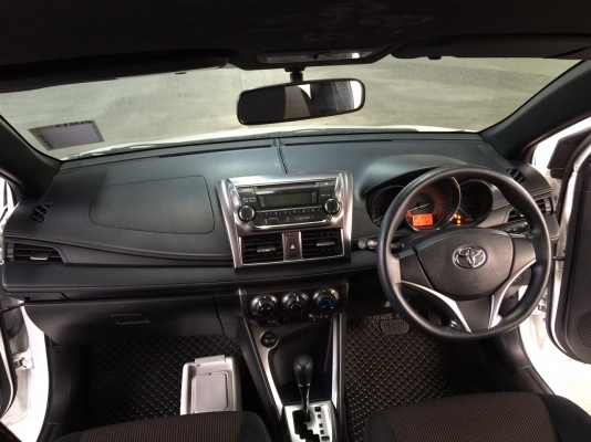 Toyota Yaris 1.2E ปี 2014 รถมือเดียว ไมล์แท้วิ่งน้อย 17.xxx กม สภาพป้ายแดง อุปกรณ์ครบ เอกสารพร้อมโอน