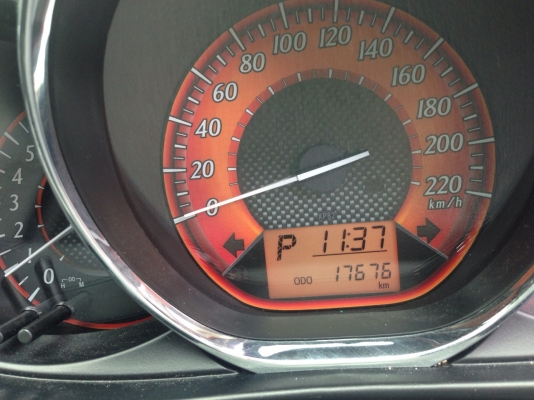 Toyota Yaris 1.2E ปี 2014 รถมือเดียว ไมล์แท้วิ่งน้อย 17.xxx กม สภาพป้ายแดง อุปกรณ์ครบ เอกสารพร้อมโอน