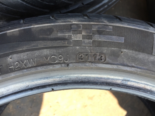 ยาง คัมโฮ ขอบ18  ดอกเหลือ เยอะ ครับมี 3เส้น หลัง 2เส้นหน้า1เส้น