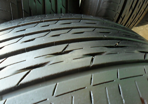 ยางขอบ17  บริดสโตน 225-50-R17ลงพื้นปลายปี14 (4เส้น 4,800)