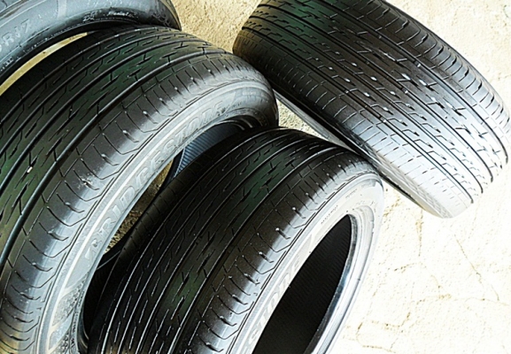 ยางขอบ17  บริดสโตน 225-50-R17ลงพื้นปลายปี14 (4เส้น 4,800)