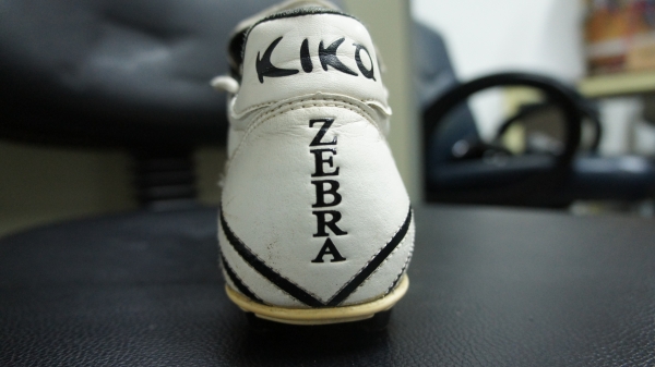 รองเท้าฟุตบอล KIKA Zebra